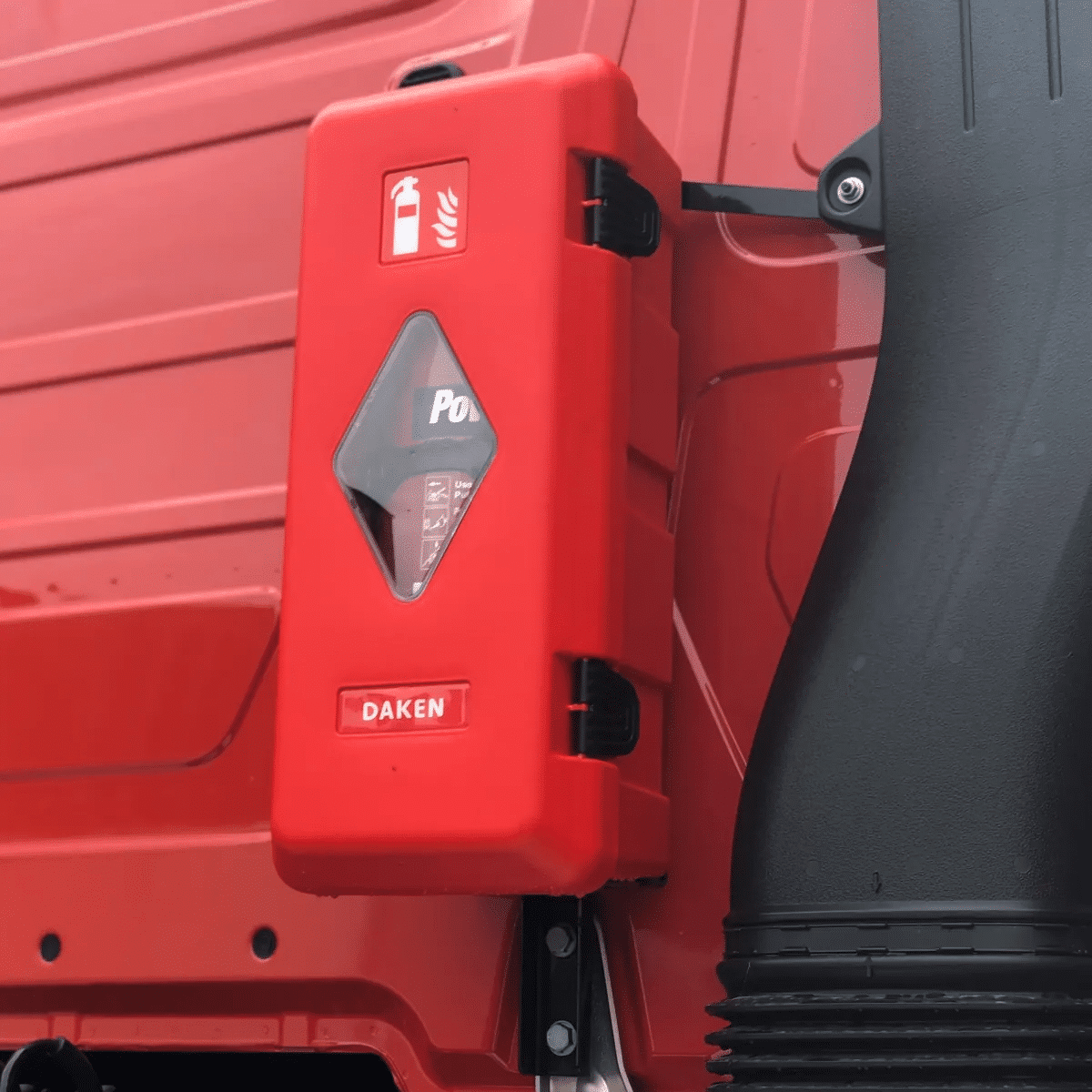 กล่องใส่ถังดับเพลิง DAKEN 82030 Adamant ฝาล็อคดำ 15 ปอนด์ - Image 6